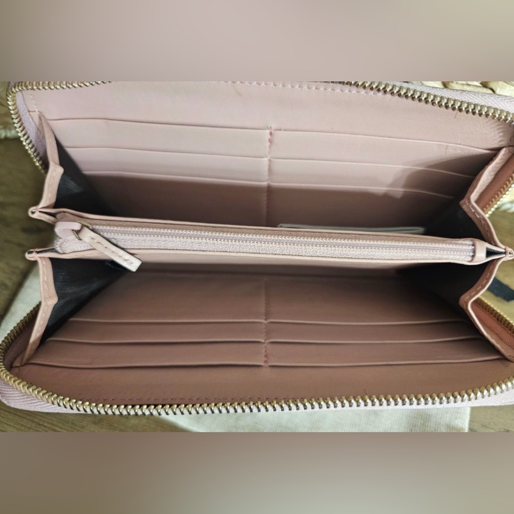 Authentic Gucci Microguccissima Soft Pink Zip Around Wallet - Picture 6 of 10